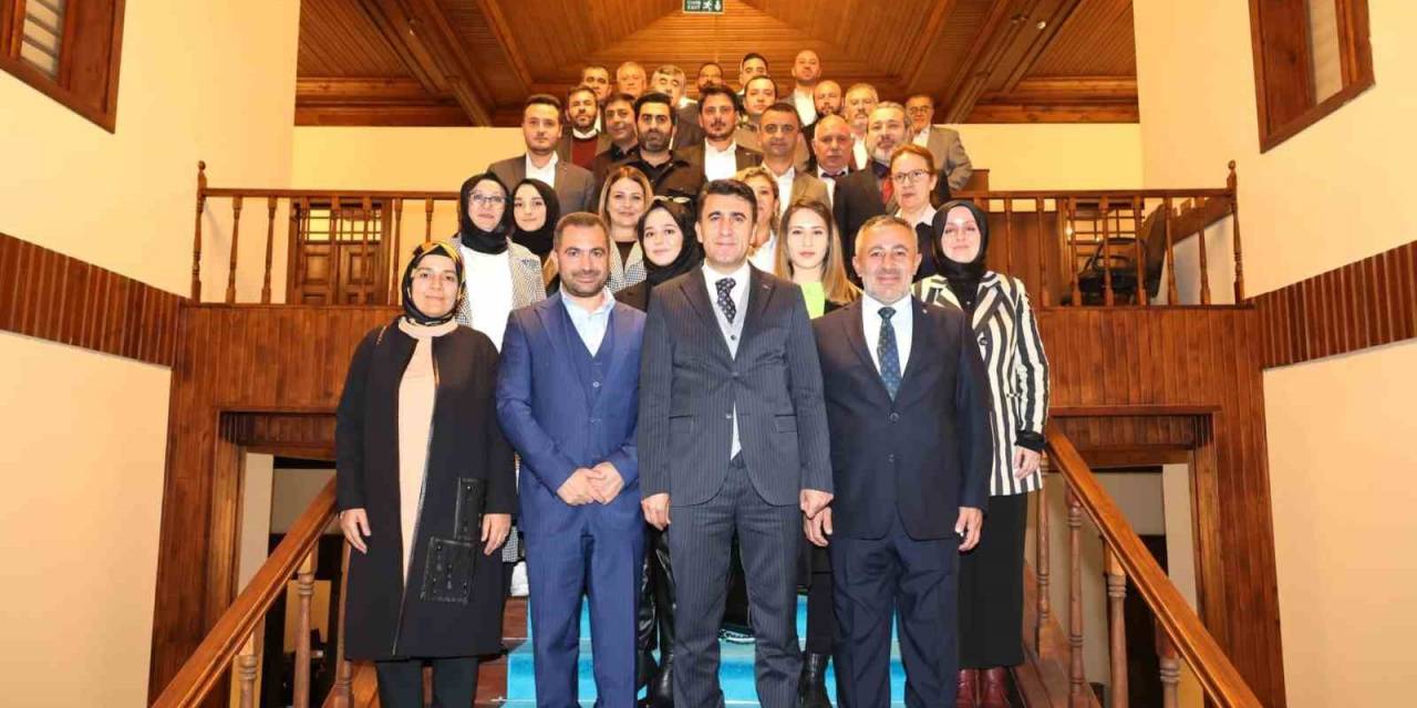 Ak Parti İl Yönetim Kurulu Üyeleri Vali İle Bir Araya Geldi