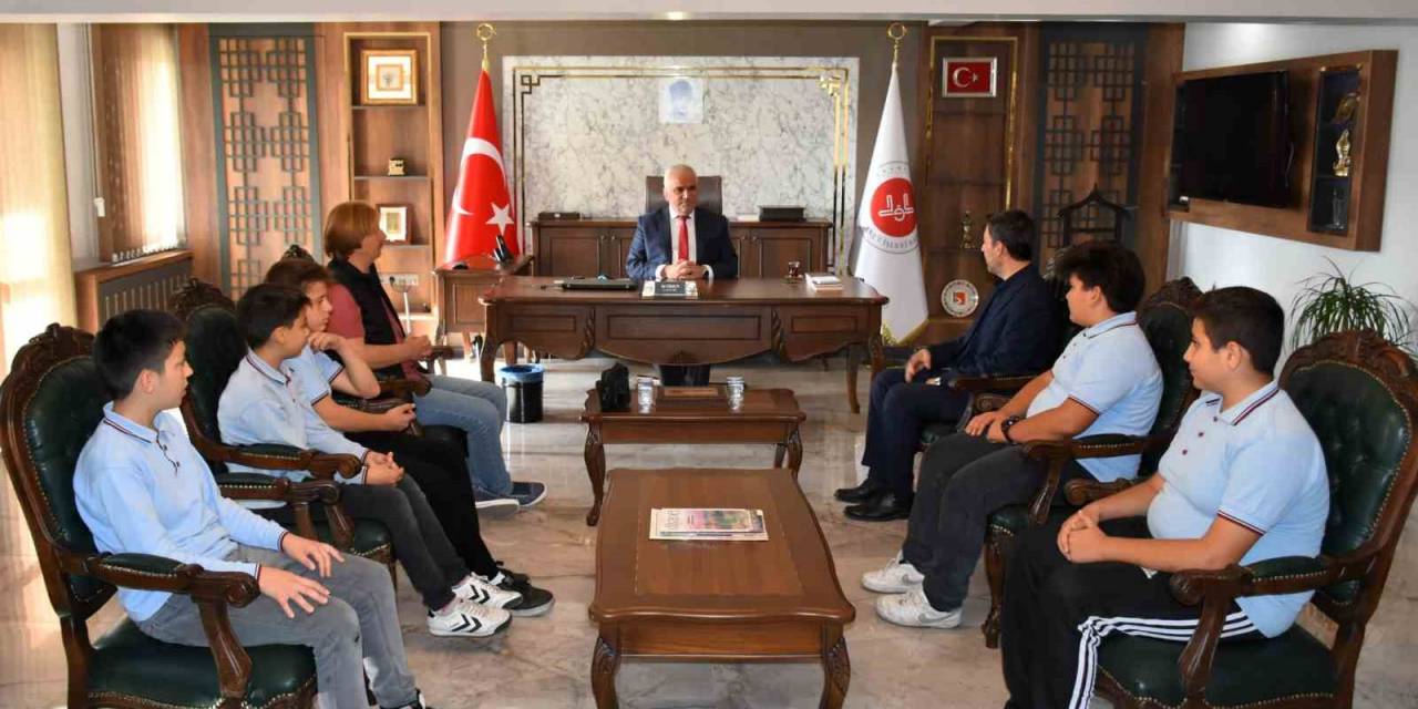 İmam Hatipli Öğrenciyle Bir Araya Geldi