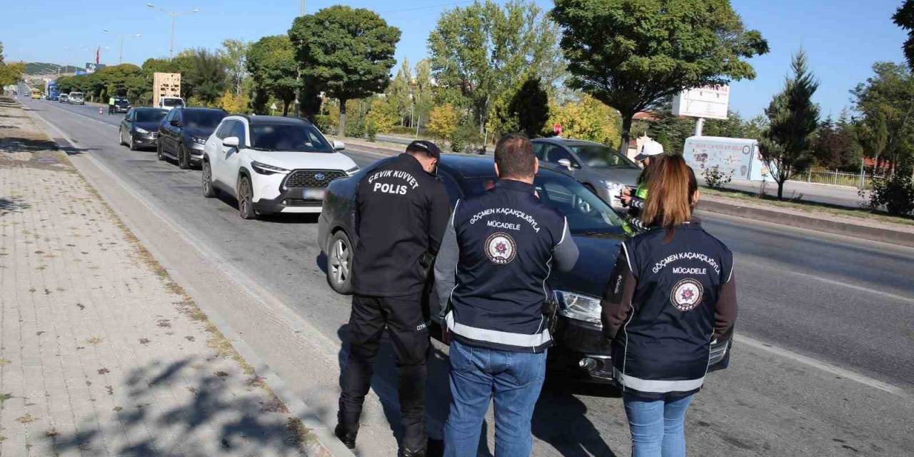 Afyonkarahisar’da Düzensiz Göçle Mücadeleye Yönelik ’huzur Uygulaması’ Yapıldı