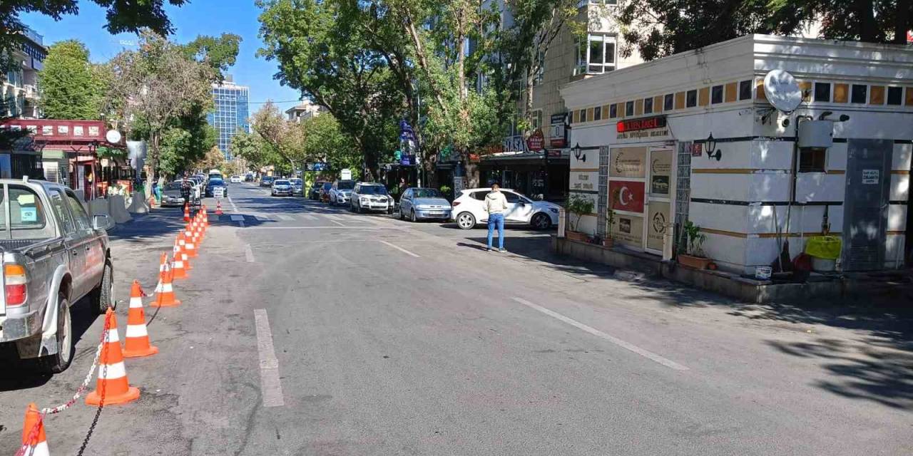 Kontrolden Kaçan Alkollü Sürücü Yayalara Çarptı: 1 Ölü, 1 Yaralı