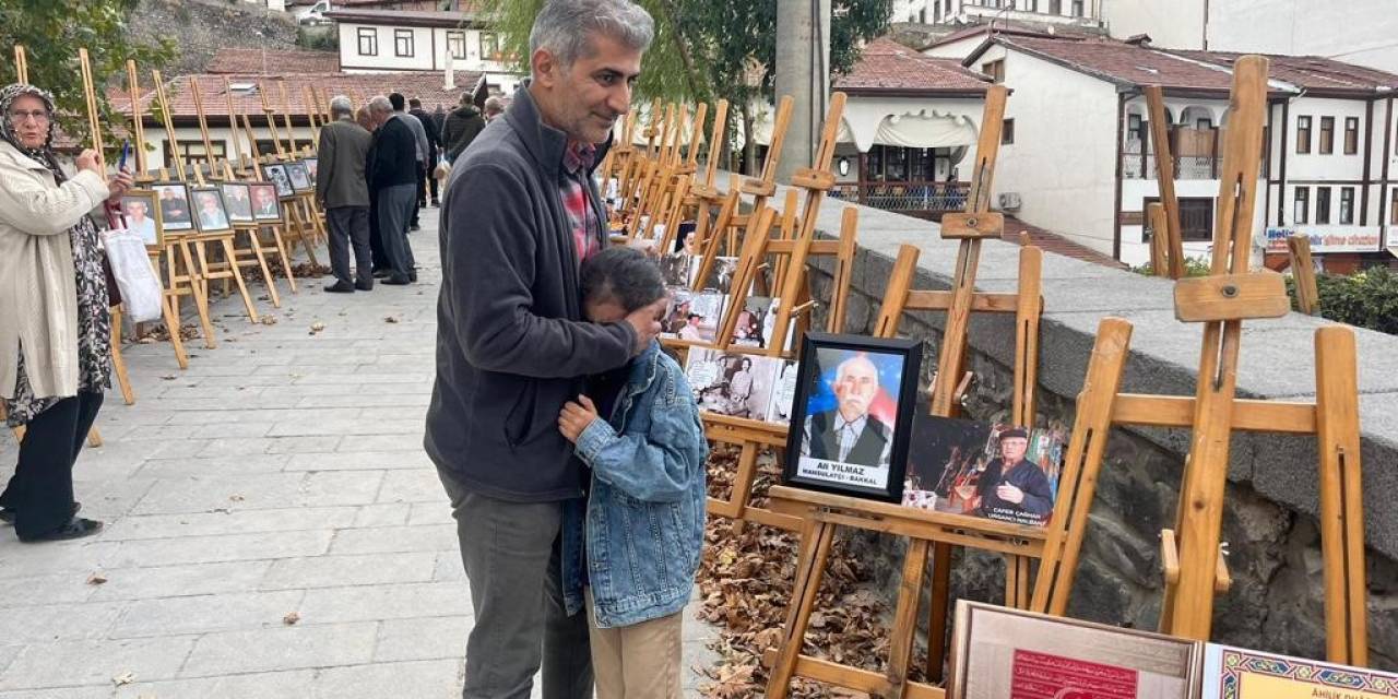 Dedesinin Fotoğrafını Gördü, Gözyaşlarını Tutamadı