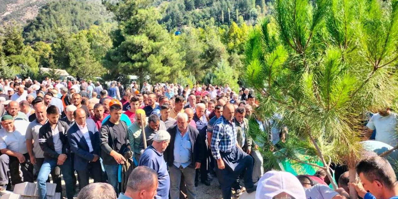 Düğün Evini Cenaze Evine Çeviren Kazada Vefat Edenler Toprağa Verildi