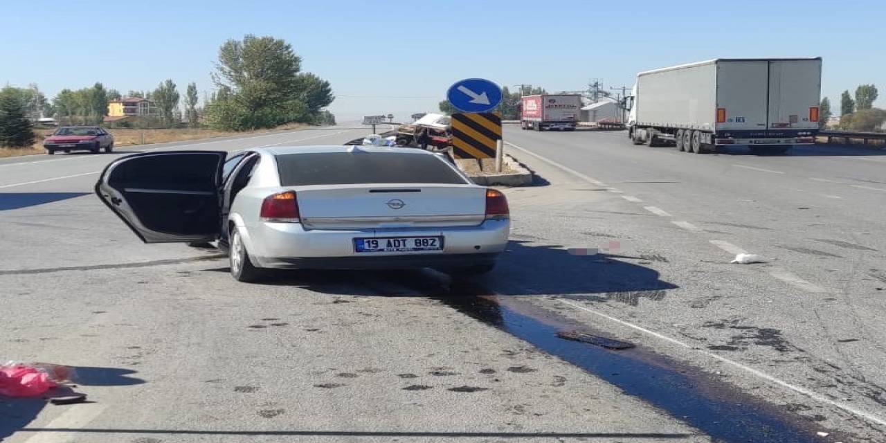 Otomobil İle Traktör Çarpıştı: 1’ağır 5 Yaralı