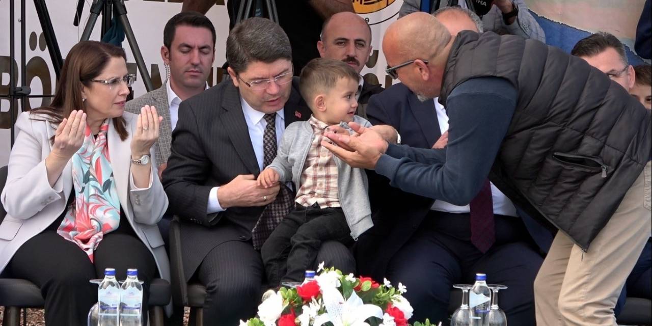Bakan Tunç’tan, Şehit Madenci Çocuğuna Baba Şefkati
