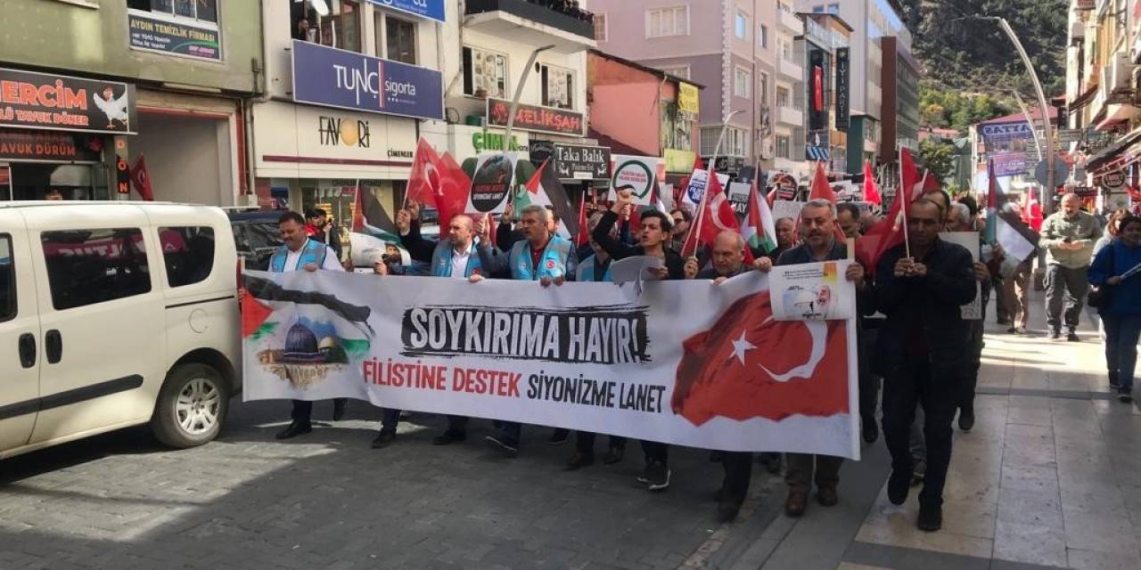 Gümüşhane’de Filistin’e Destek Yürüyüşü Düzenlendi