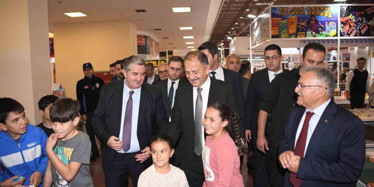 Bakan Özhaseki Ve Başkan Büyükkılıç, Kayseri’de 6’ncı Kitap Fuarını Ziyaret Etti