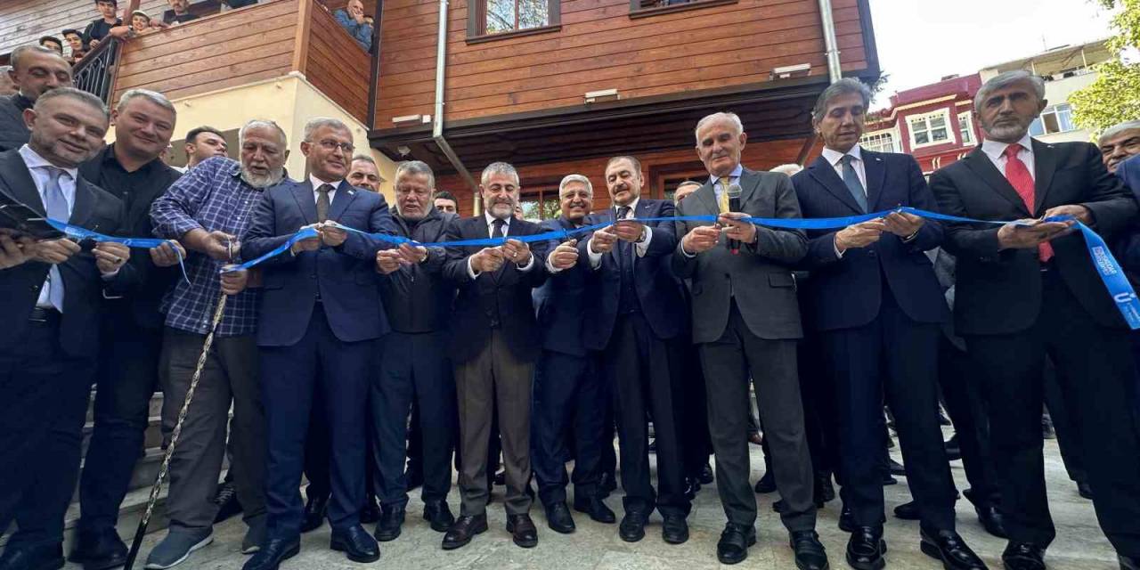 Üsküdar’da Restorasyonu Tamamlanan Şeyh Nevruz Cami Yeniden İbadete Açıldı