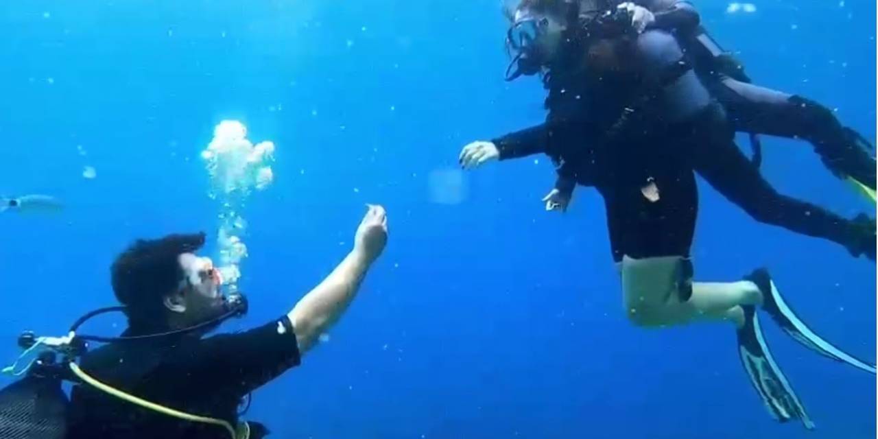 Su Altında Evlilik Teklifi Yaptı