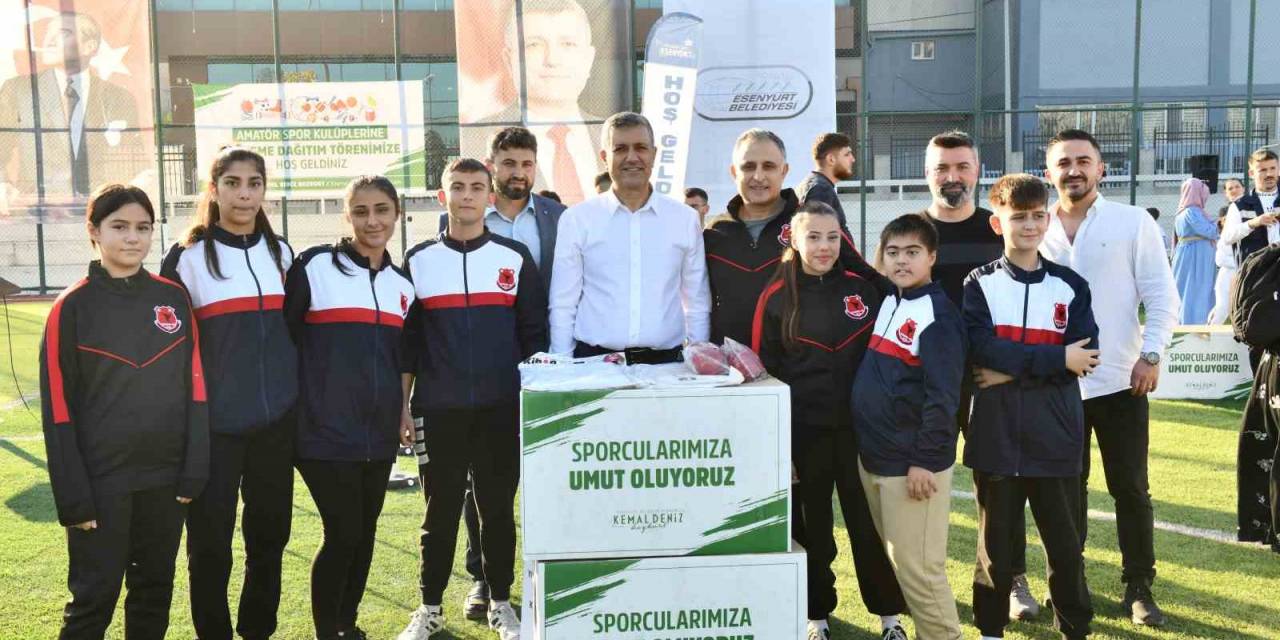 Esenyurt Belediye Başkanı Bozkurt’tan Spor Kulüplerine Malzeme Yardımı