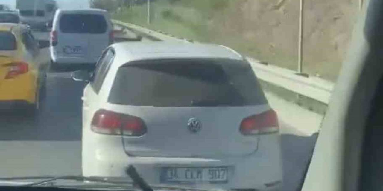 Maltepe’de Yol Vermeyen Maganda Makas Atarak Ambulansa Çarptı