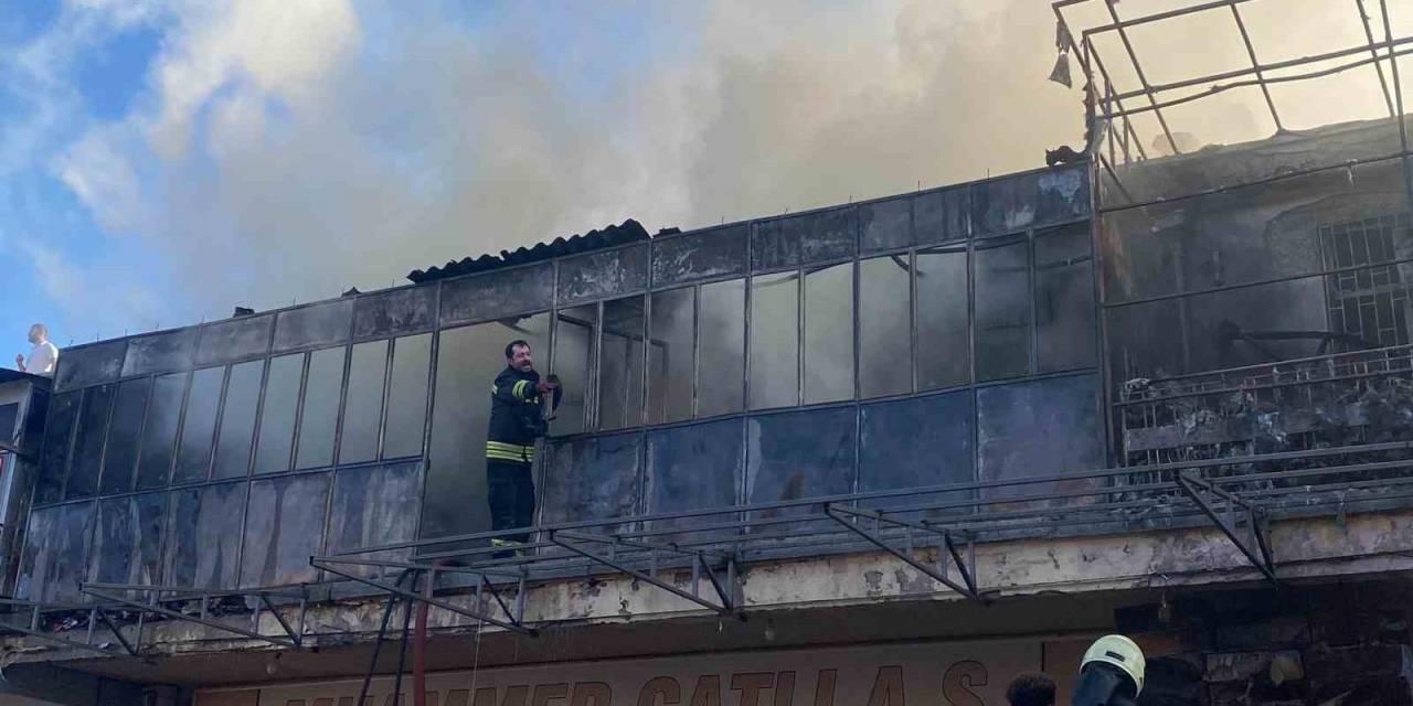 Konya’da Toptancılar Çarşısında Yangın