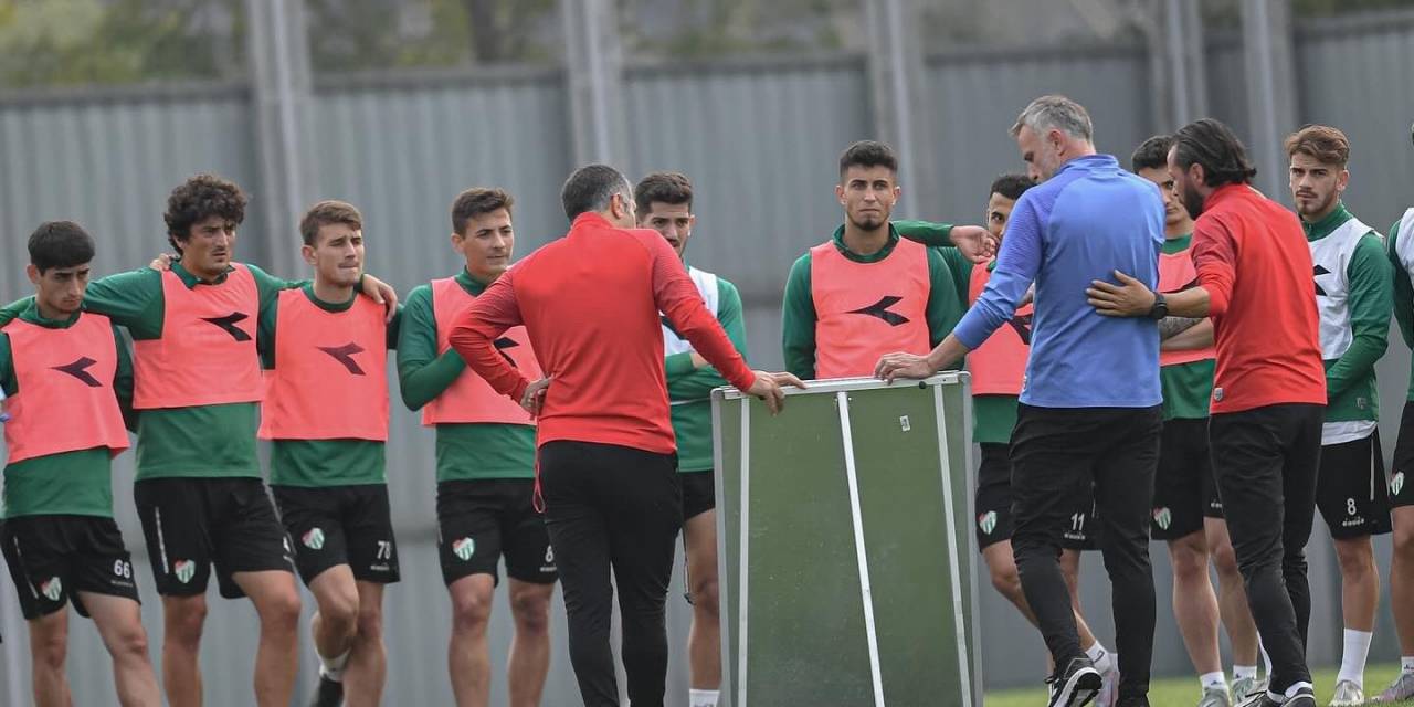 Bursaspor Günü Çift İdmanla Tamamladı