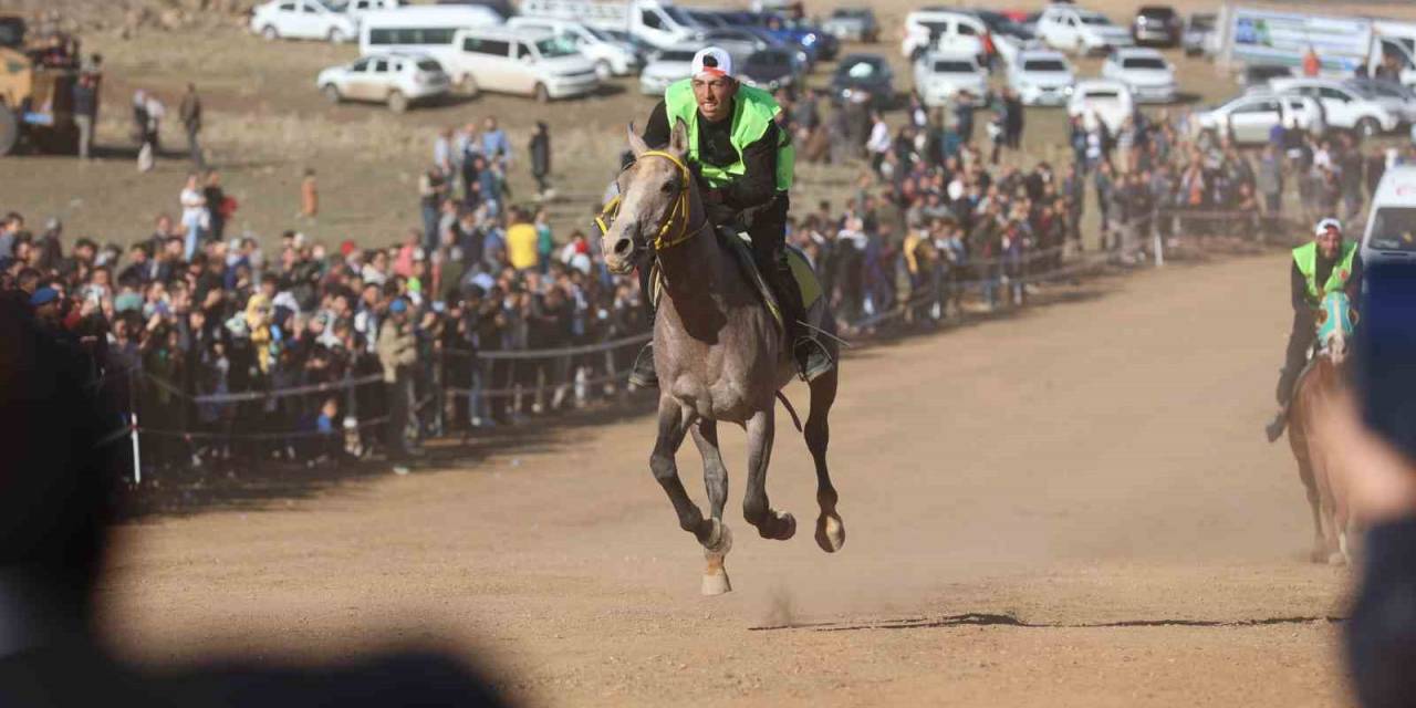 Bingöl’de 20 Yıl Aradan Sonra Geleneksel At Yarışları Yeniden Yapıldı