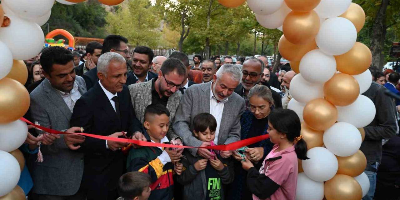 Andık Deresi Bezirgan Şelalesi’nde Çocuklar Da Unutulmadı