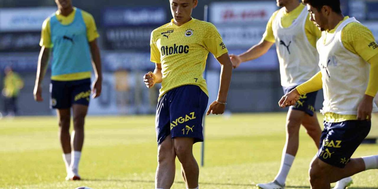 Fenerbahçe Günü Çift Antrenmanla Tamamladı