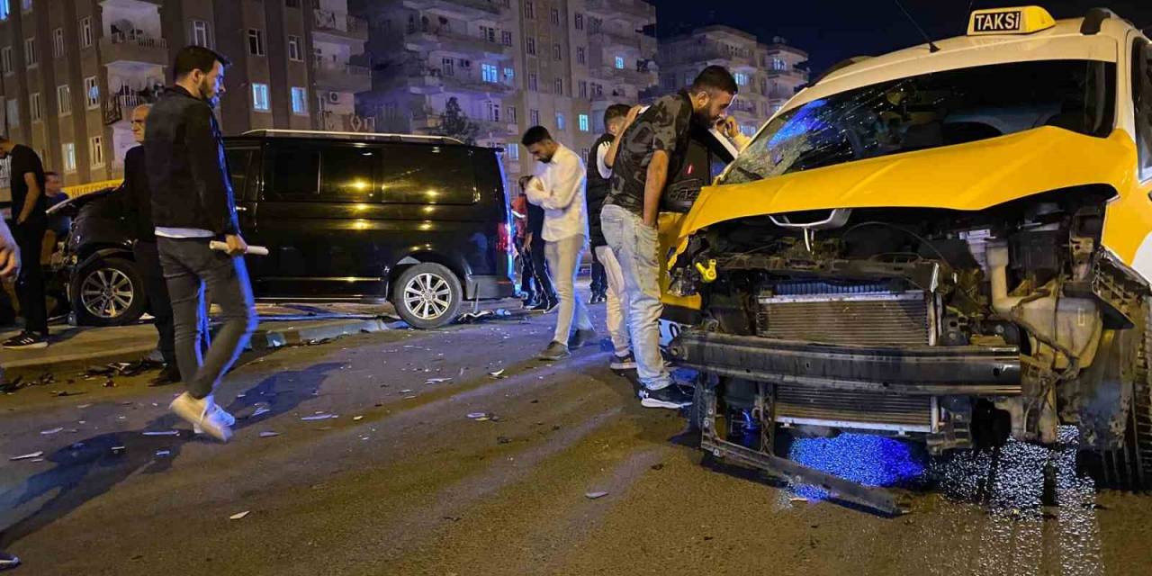 Diyarbakır’da İki Araç Çarpıştı: 1 Yaralı