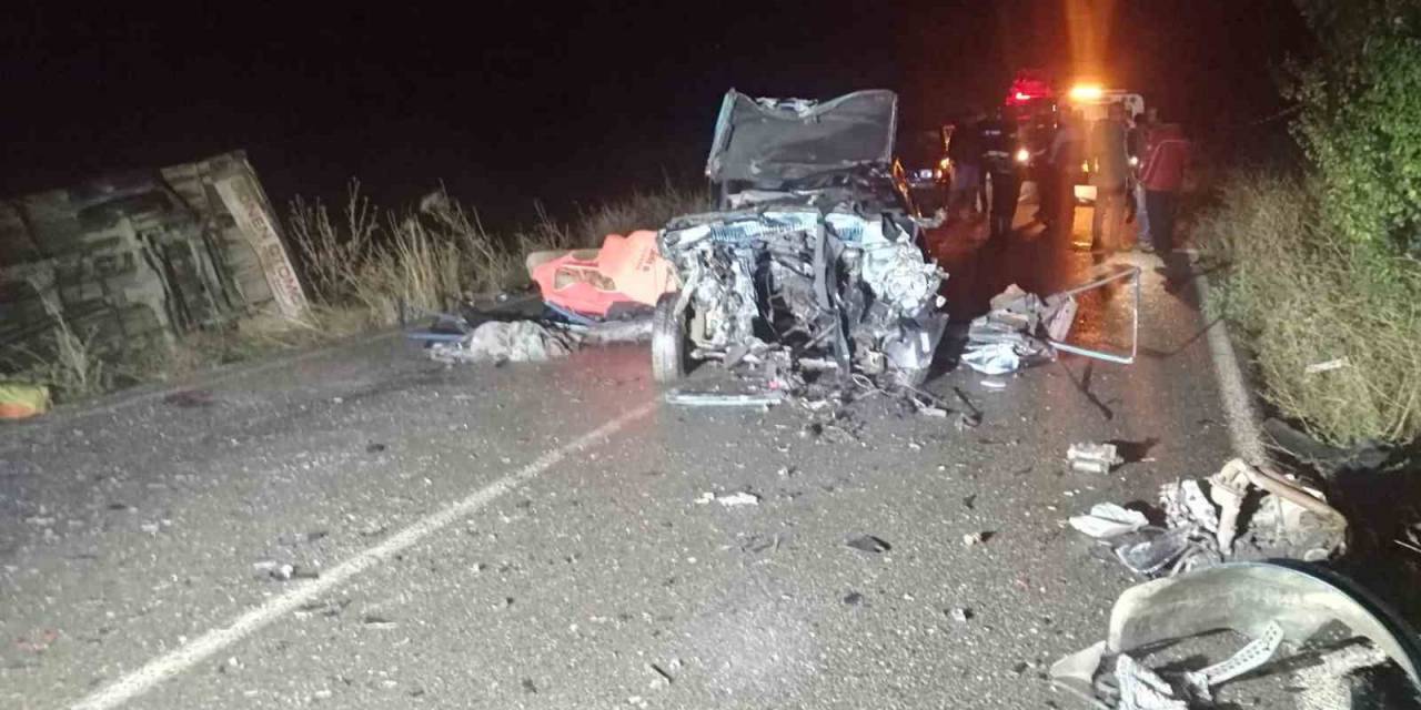Isparta’da Otomobil İle Kamyonet Çarpıştı: 1’i Çocuk 3 Ölü, 2’si Ağır 3 Yaralı
