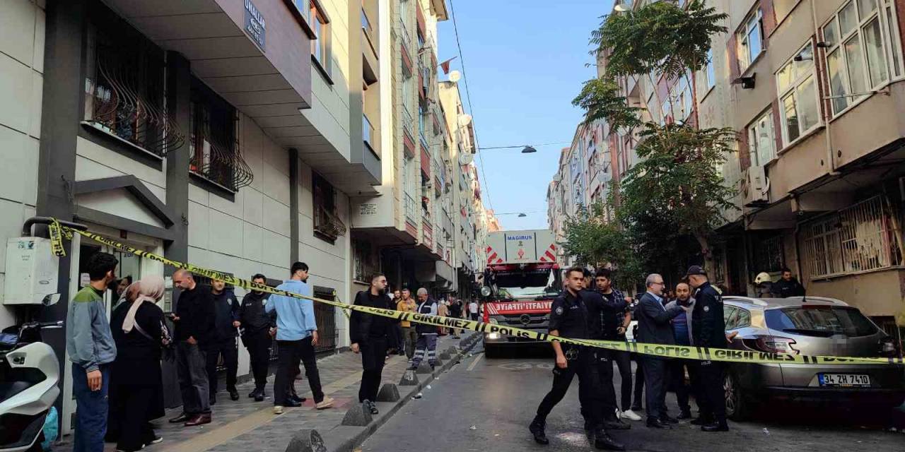 Ailesiyle Tartışan Alkollü Şahıs Oturduğu Evi Yaktı, Binada 19 Kişi Mahsur Kaldı