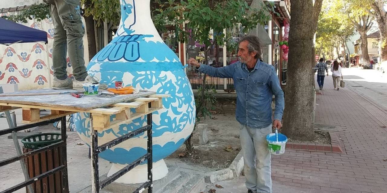 2 Metre Boyunda İznik Çinisinden Dev Vazo