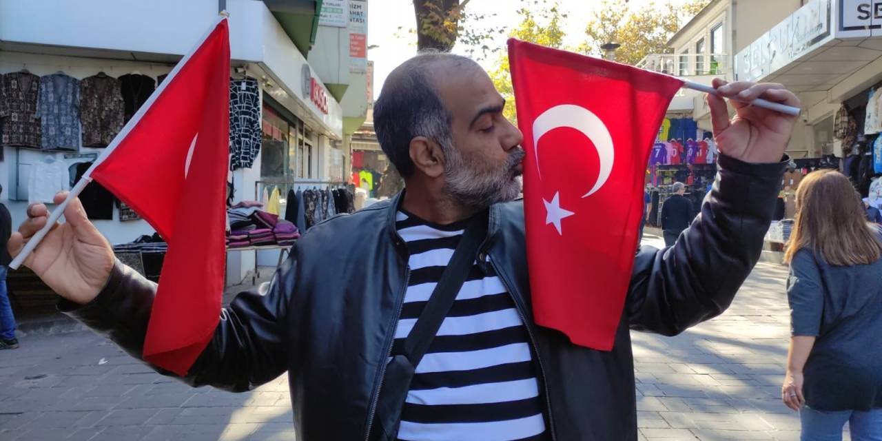 Pakistanlı Turistin Türk Bayrağı Sevgisi