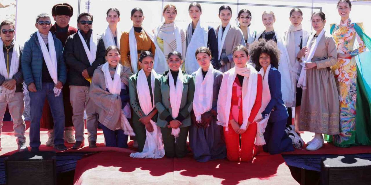 18 Yaşında Dünyanın Çatısında Yürüyerek Rekor Kırdı