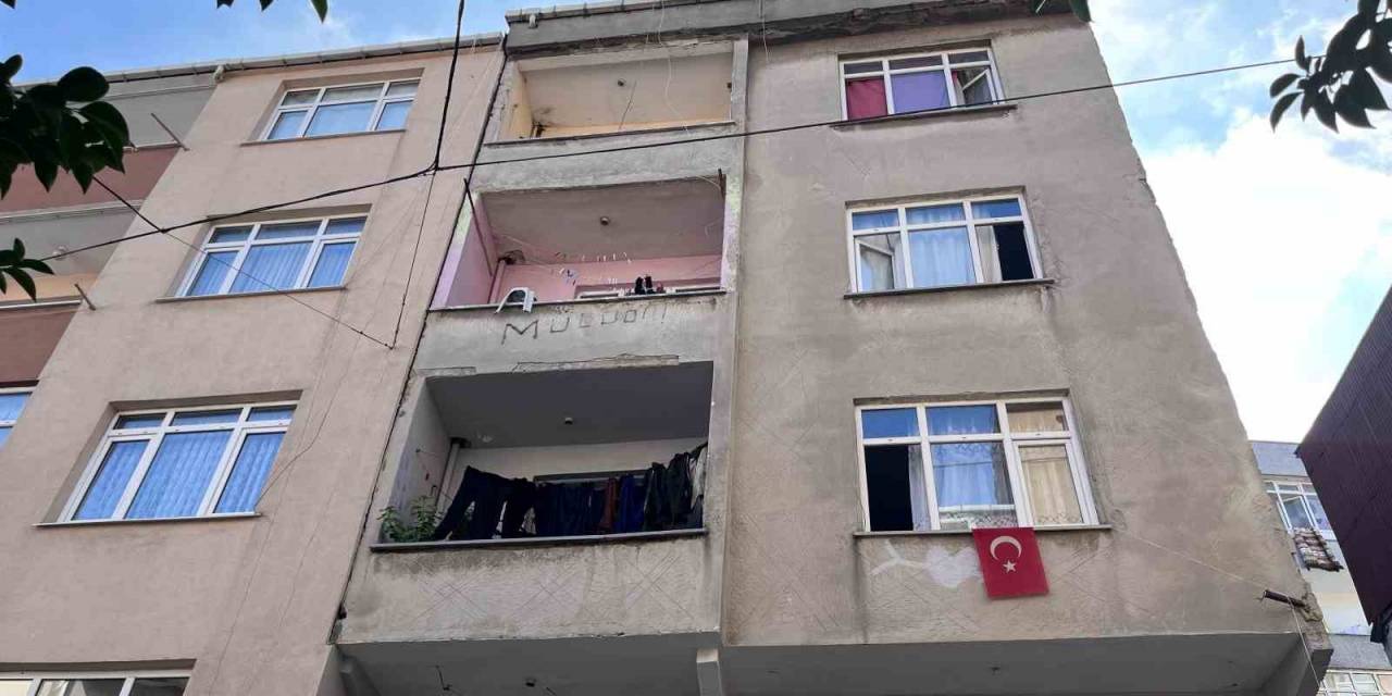 Esenler’de Zemininde Kayma Yaşanan Bina Mühürlendi