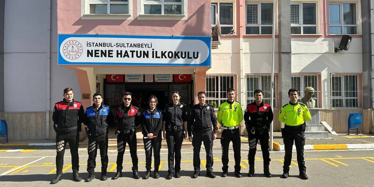 İlkokul Öğrencileri Polislerle Keyifli Dakikalar Yaşadı