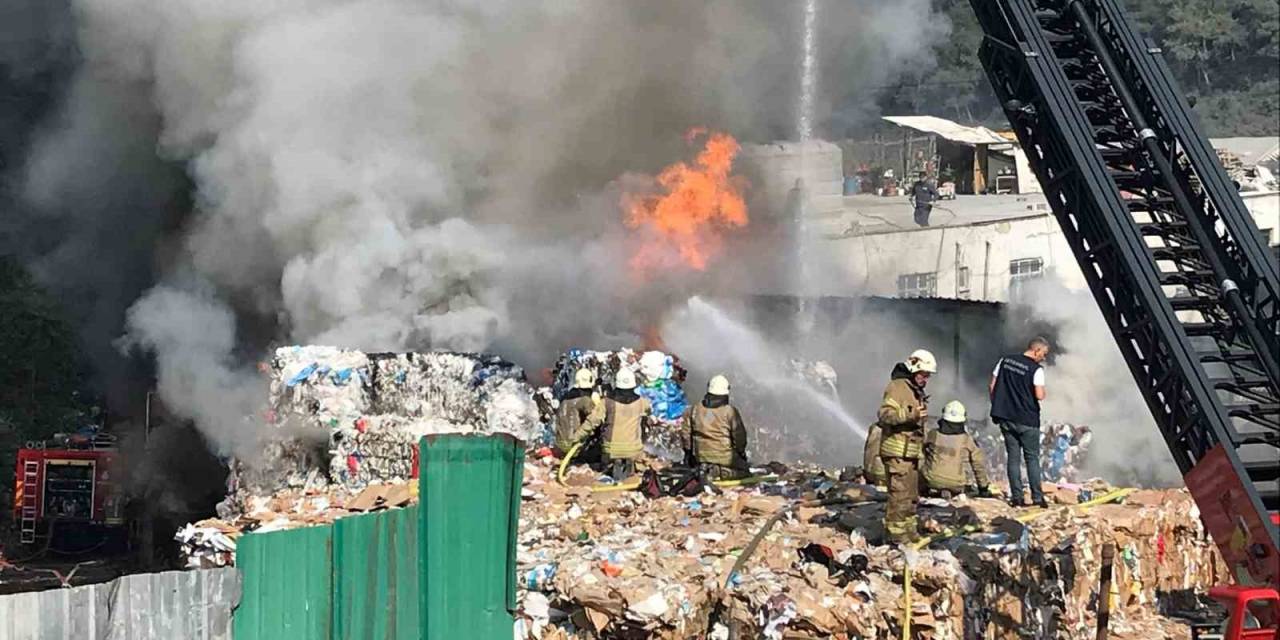 Sarıyer’de Atık Kağıt Deposunda Yangın