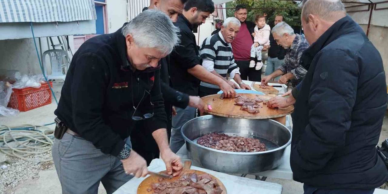 Düğün Evinde Sabah Kahvaltısında Ciğer İkram Ediliyor