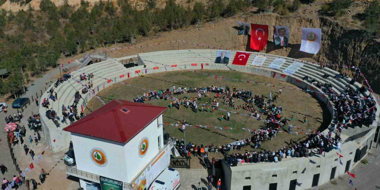 Yusufeli 73. Geleneksel Karakucak Güreşleri’nde Başpehlivan Kenan Gör Oldu