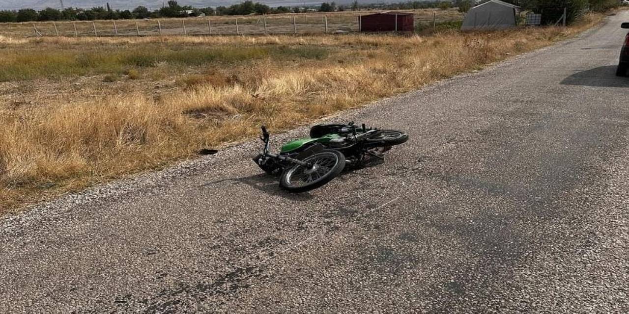 Otomobil İle Çarpışan Motosikletin Sürücüsü Hayatını Kaybetti