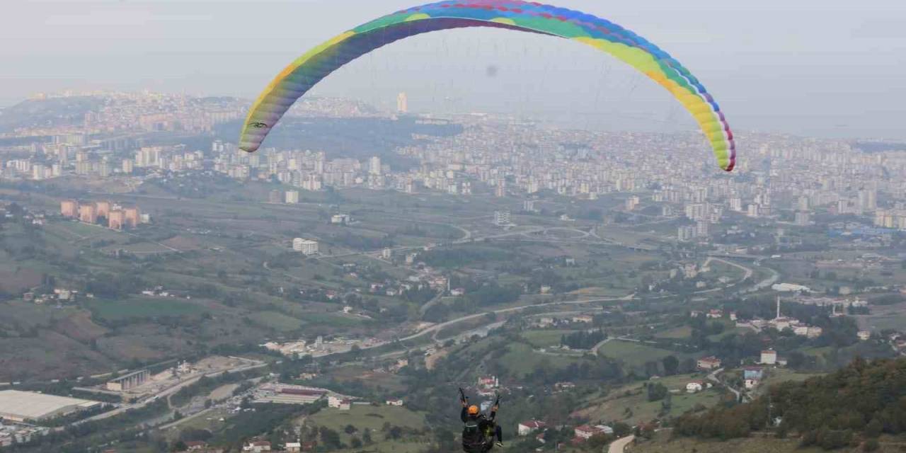 Canik Semaları Yamaç Paraşütü İle Renklendi