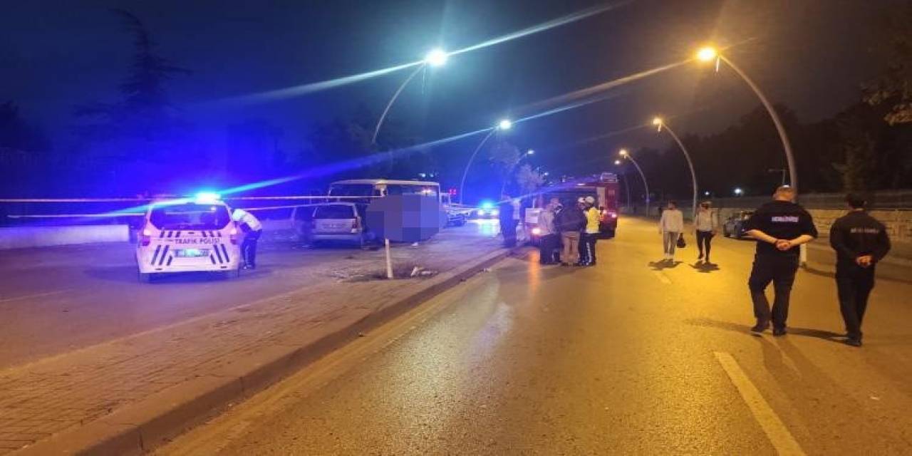 Başkent’te Otomobil İle Minibüs Çarpıştı: 1 Ölü, 14 Yaralı
