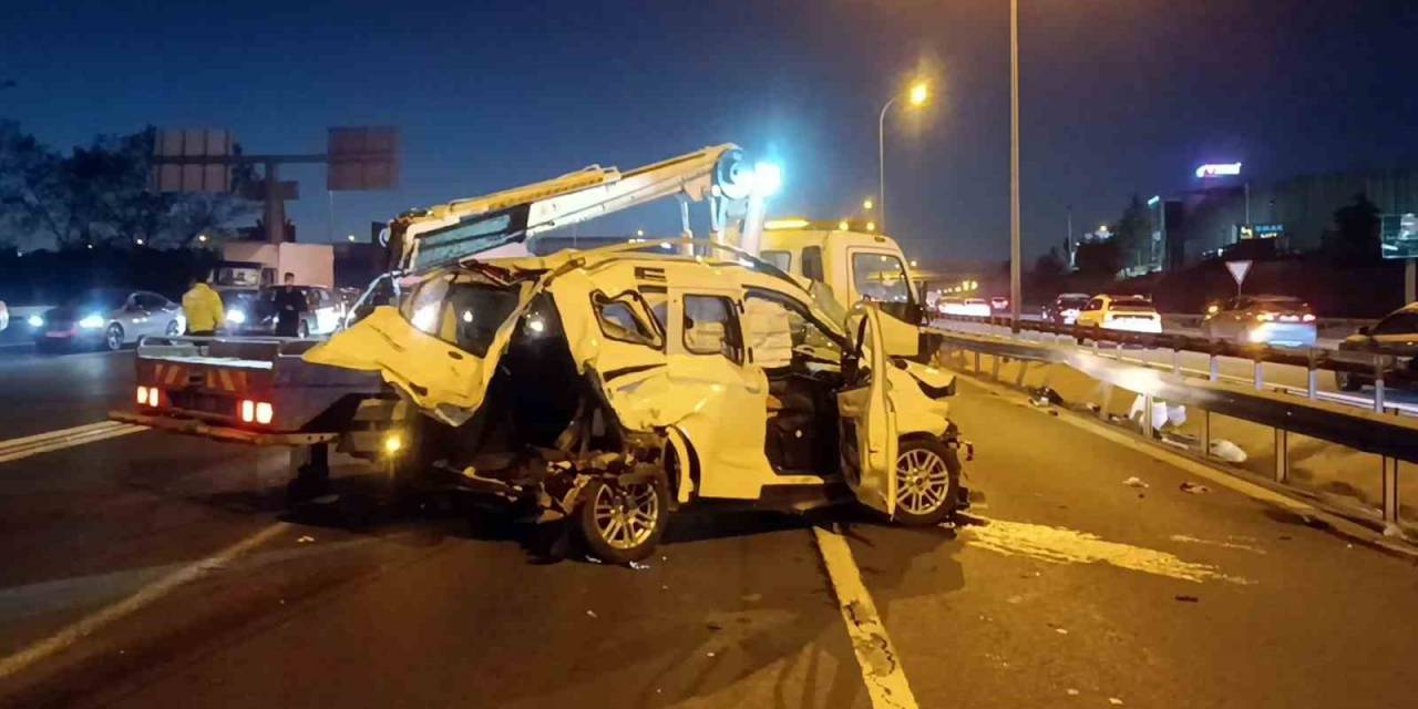 Tem’de Sapağı Kaçırmamak İçin Şerit Değiştiren Sürücü Kazaya Sebep Oldu: 3 Yaralı