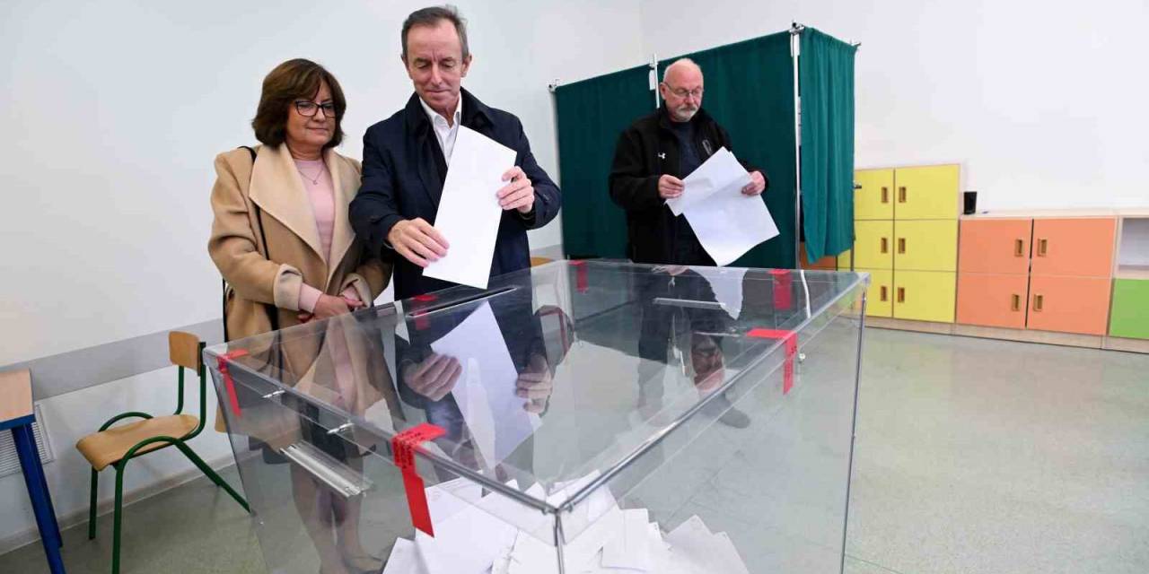 Polonya’da Sandık Çıkış Anketlerine Göre Seçimlerin Galibi İktidardaki Hukuk Ve Adalet Partisi