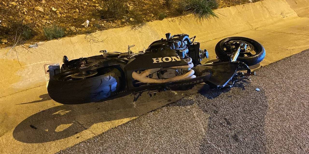Tıra Çarpan Motosikletin Sürücüsü Hastanede Hayatını Kaybetti