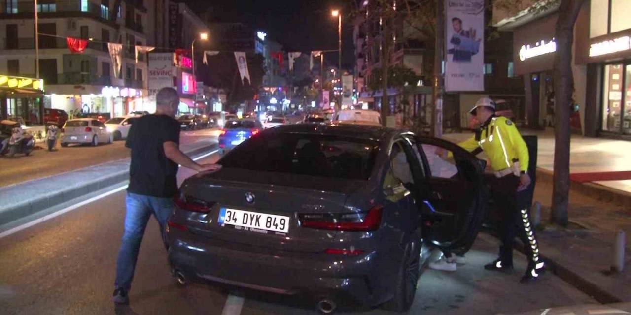 Alkollü Sürücünün Kontrolünden Çıkan Araç Park Halindeki Otomobile Çarptı