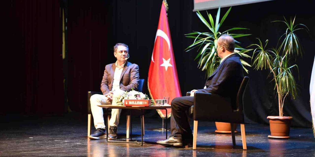 Avcılar’da "Cumhuriyeti Anlamak" Adlı Söyleşi Gerçekleştirildi