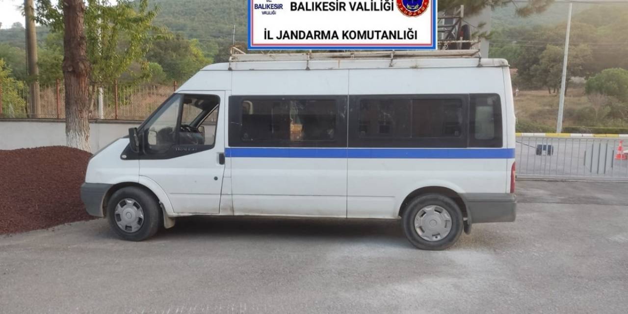 Balıkesir’de Polis Ve Jandarmanın Operasyonlarında 40 Düzensiz Göçmen Ve 3 Organizatör Yakalandı