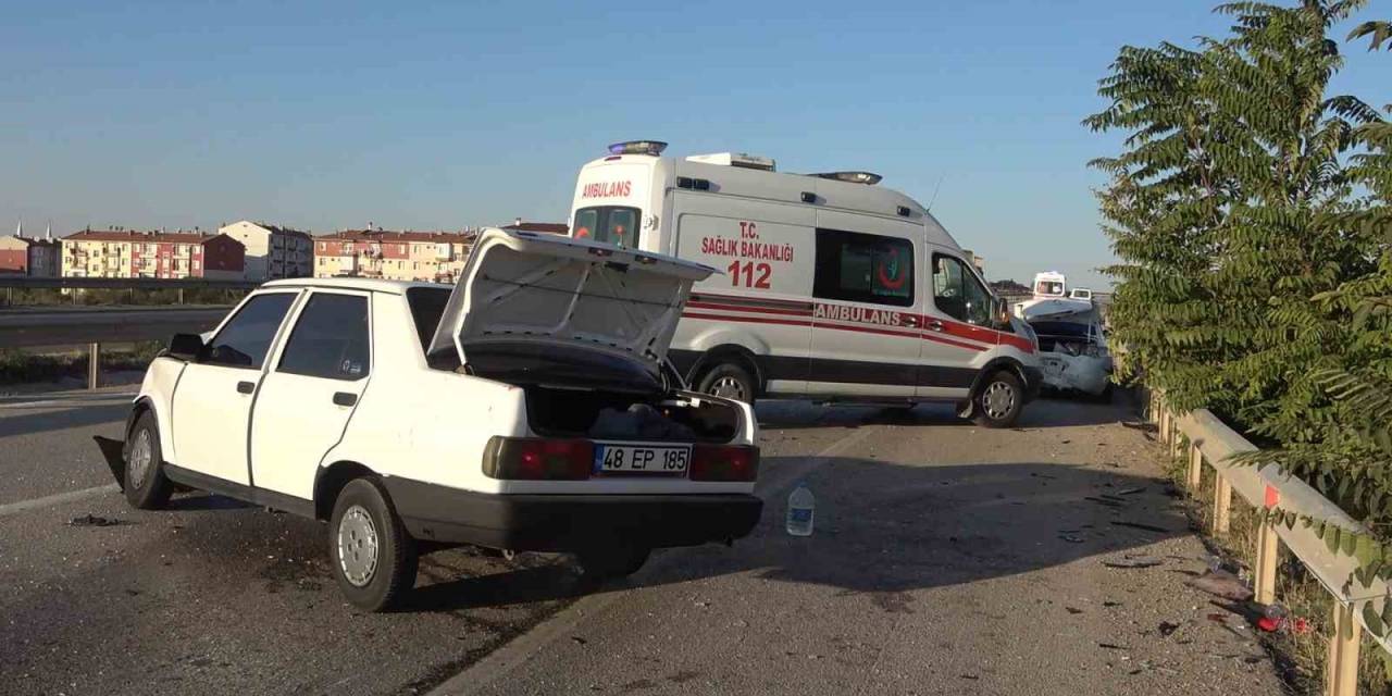 Kırıkkale’de İki Otomobil Çarpıştı: 3 Yaralı
