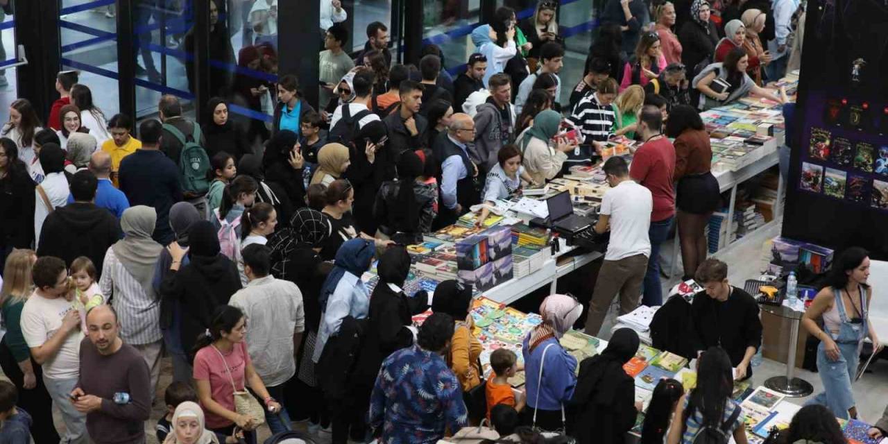 Kitap Fuarını 988 Bin Kişi Ziyaret Etti