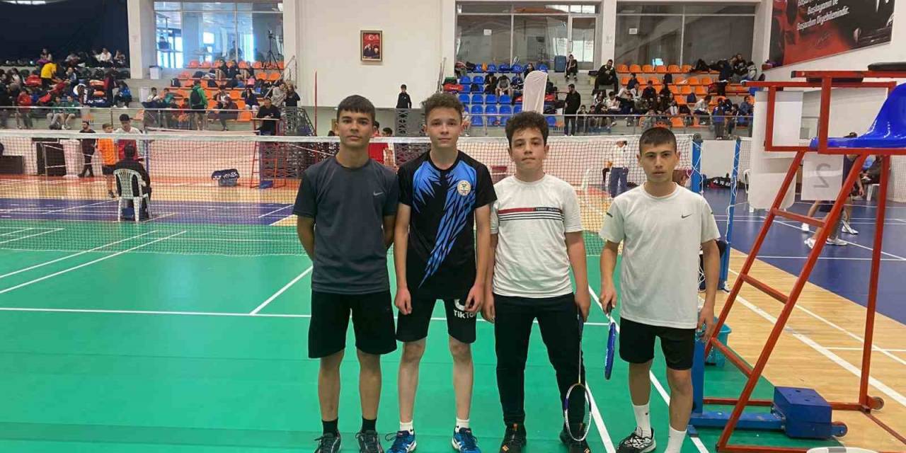 Badmintonda 2 Sporcudan Başarı