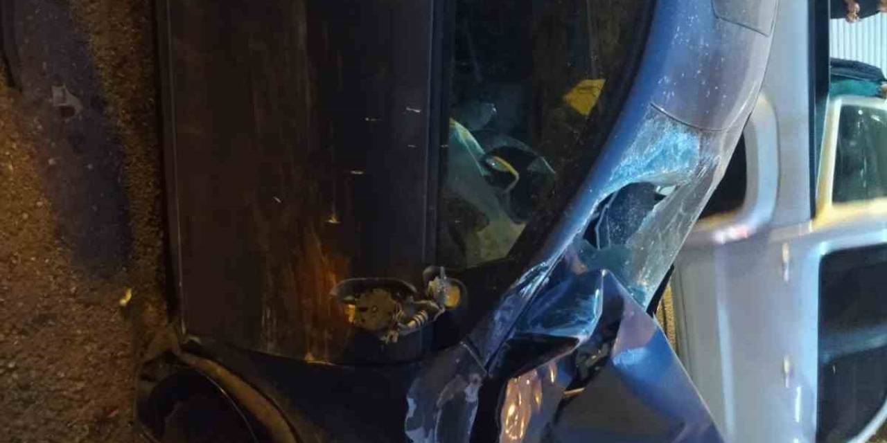 Kontrolden Çıkan Otomobil 4 Araca Çarparak Durabildi