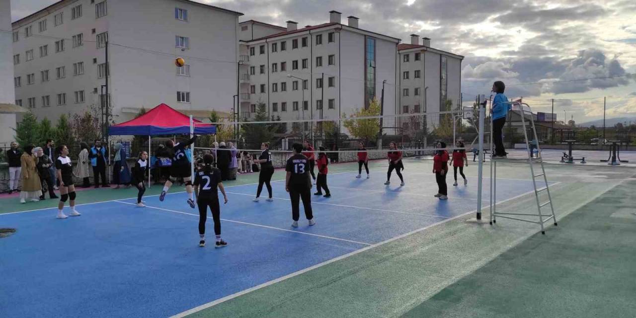 Sokak Voleybol Turnuvası Başladı