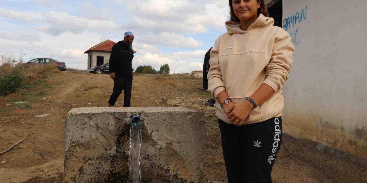Şifalı Olduğu Düşünülen Taş Ve Su İl Dışından Bile Ziyaretçi Ağırlıyor