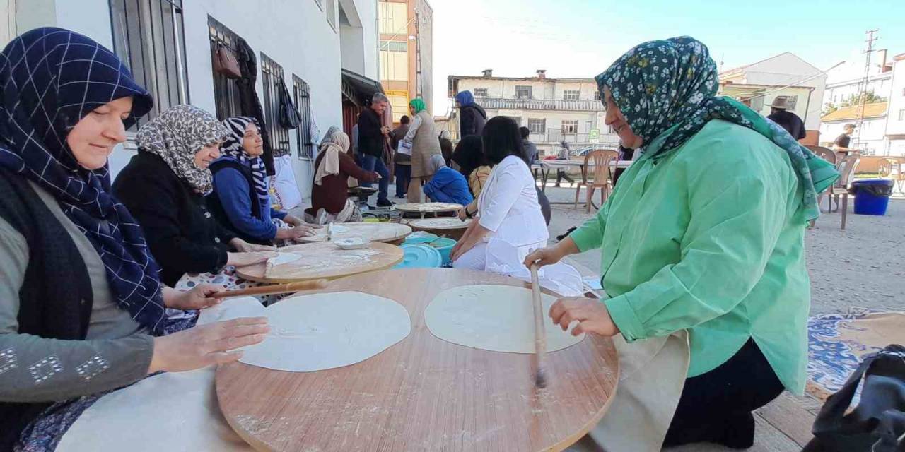 İki Gün Sürecek Hayır Çarşısı Açıldı