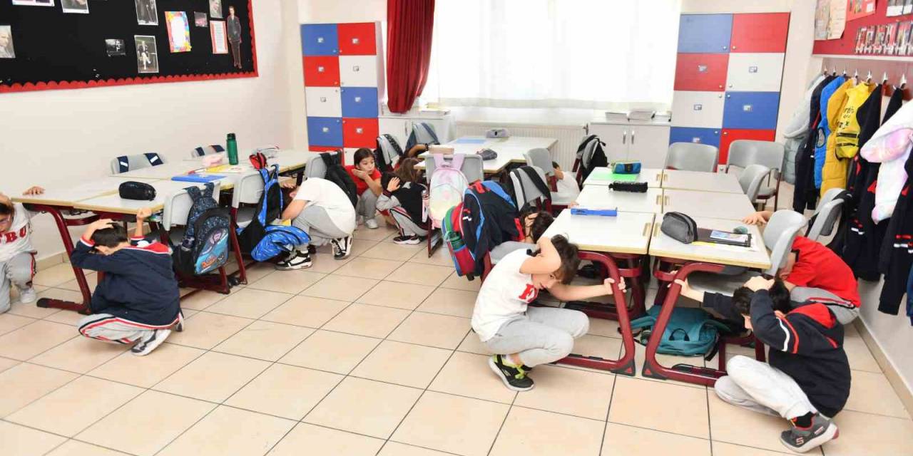 Esenyurt’ta Okullarda Tahliye Tatbikatı Yapıldı