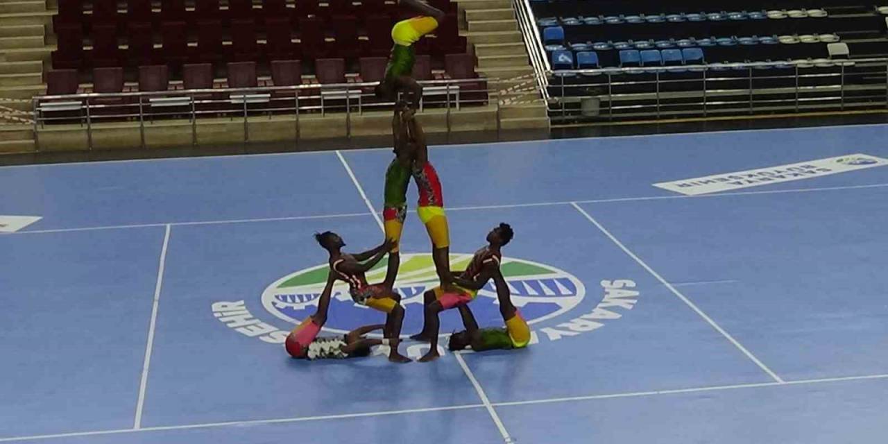 Gösteride Nefesler Tutuldu, Aileler Doyasıya Eğlendi