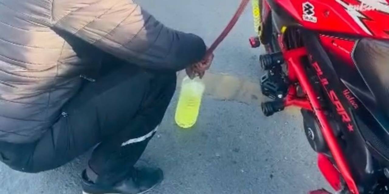 Motosiklet Sürücüsünden İlginç Yöntem: Bedava Benzin Topladı