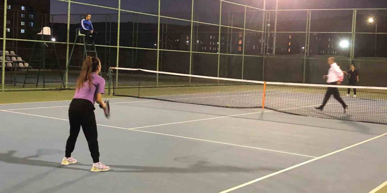 Ebyü Kadınlar Kort Tenis Turnuvası Düzenlendi